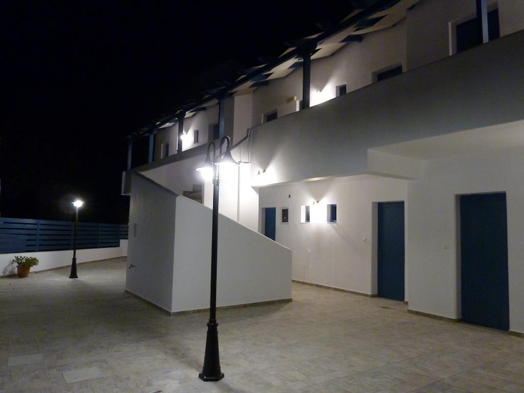 Dedes Apartments Skála Esterno foto